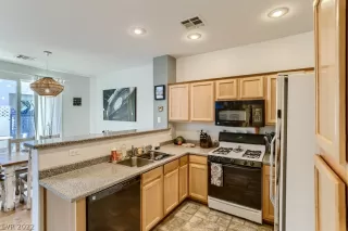 Photo #6: 2404857 Listing 