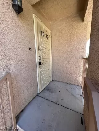 Photo #4: 2404892 Listing 