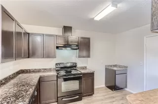 Photo #3: 2404904 Listing