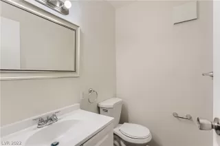 Photo #4: 2404904 Listing