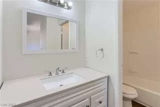 Photo #6: 2404904 Listing