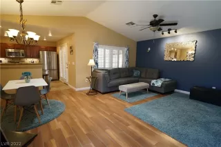 Photo #2: 2404917 Listing 
