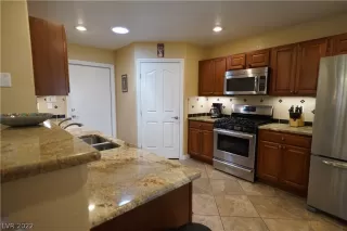 Photo #4: 2404917 Listing 