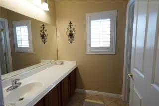 Photo #6: 2404917 Listing 