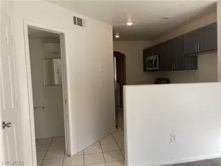 Photo #4: 2404925 Listing 