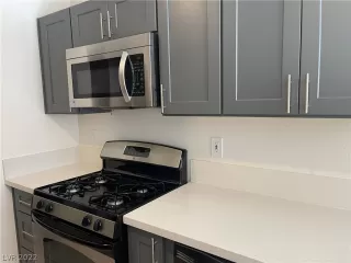 Photo #6: 2404925 Listing 