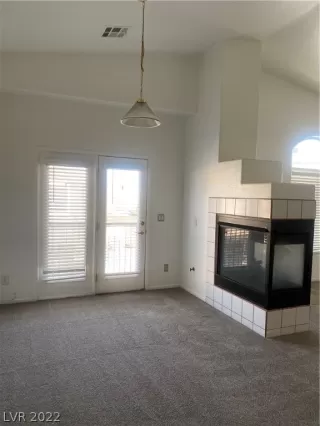 Photo #1: 2404929 Listing