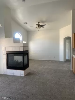 Photo #3: 2404929 Listing