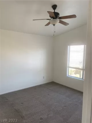 Photo #6: 2404929 Listing