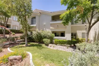 Photo #2: 2404931 Listing 