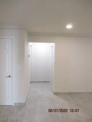 Photo #3: 2404943 Listing 