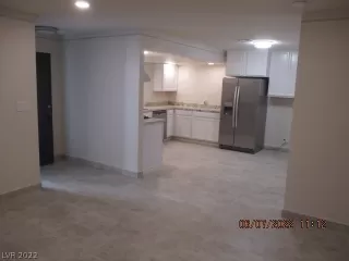 Photo #5: 2404943 Listing 