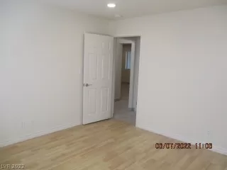 Photo #6: 2404943 Listing 