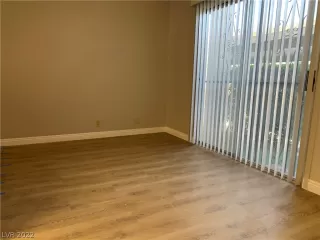 Photo #4: 2404976 Listing 