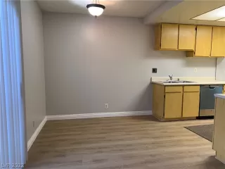 Photo #5: 2404976 Listing 