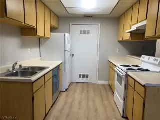 Photo #6: 2404976 Listing 