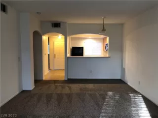 Photo #5: 2404979 Listing 