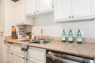 Photo #4: 2404981 Listing