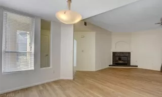 Photo #2: 2404983 Listing