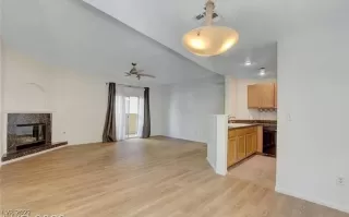 Photo #3: 2404983 Listing