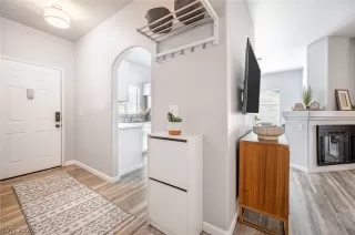 Photo #3: 2405006 Listing