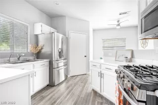 Photo #4: 2405006 Listing