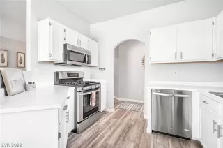 Photo #5: 2405006 Listing