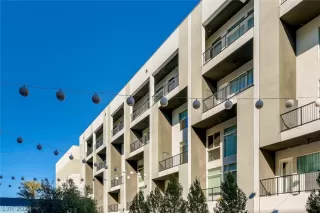 Photo #4: 2405015 Listing 