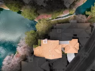 Photo #2: 2405042 Listing