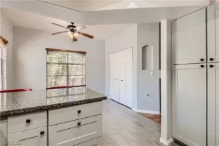 Photo #5: 2405058 Listing 