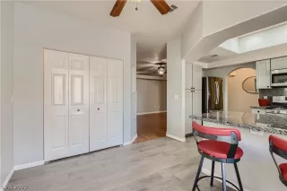 Photo #6: 2405058 Listing 