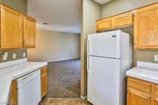 Photo #4: 2405066 Listing