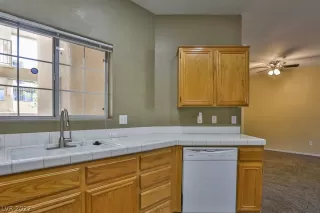 Photo #5: 2405066 Listing