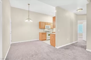 Photo #3: 2405072 Listing