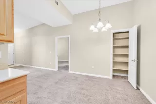 Photo #5: 2405072 Listing