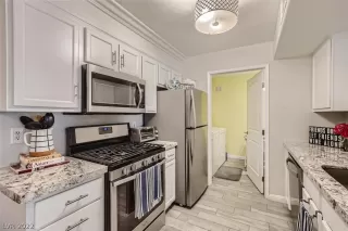 Photo #4: 2405073 Listing 