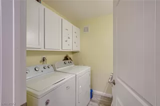 Photo #5: 2405073 Listing 