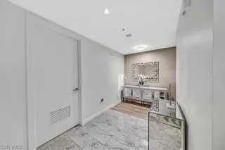 Photo #1: 2405087 Listing