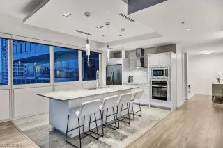 Photo #2: 2405087 Listing