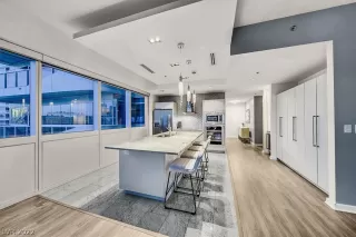 Photo #4: 2405087 Listing