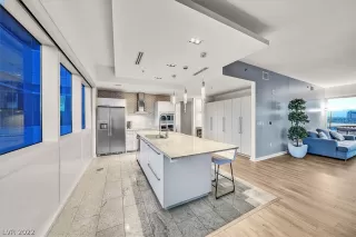 Photo #5: 2405087 Listing