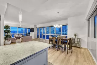 Photo #6: 2405087 Listing