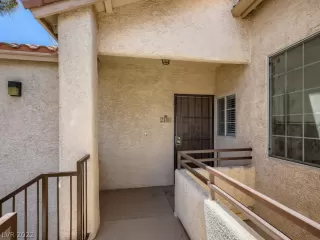 Photo #2: 2405091 Listing