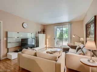 Photo #3: 2405091 Listing