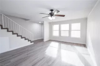 Photo #3: 2405099 Listing 