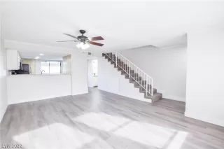 Photo #4: 2405099 Listing 