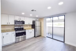 Photo #5: 2405099 Listing 