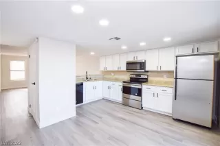 Photo #6: 2405099 Listing 