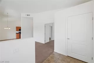 Photo #5: 2405123 Listing