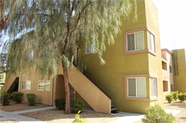 MLS: 2405142 Condo For Sale